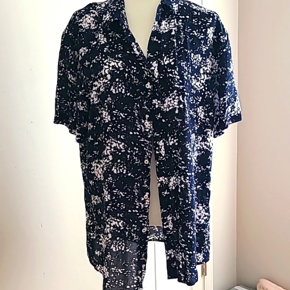 ⭐️ Julian & mark tropical splatter light weight breathable shirt NWT